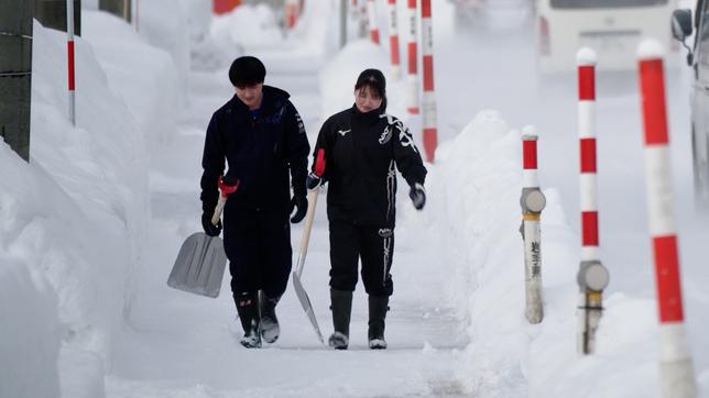 Japan: Schnee schippen gegen die Einsamkeit