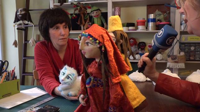 Puppenspielerin Shlomit Tripp in ihrer Puppenwerkstatt