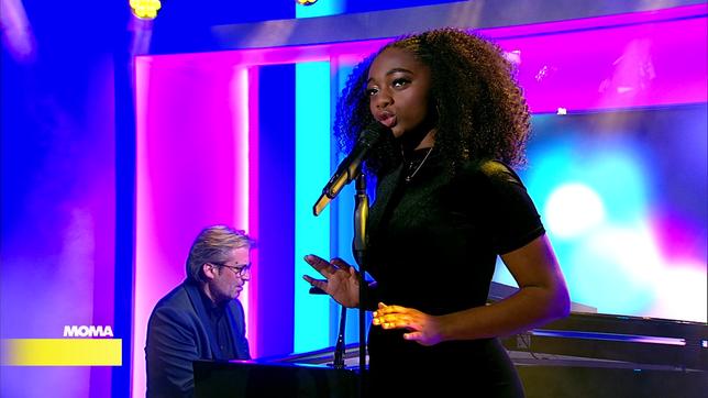 Samara Joy und Pianist live im MOMA 