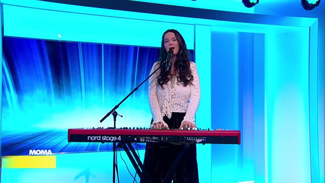 Zoë Më, Musikerin