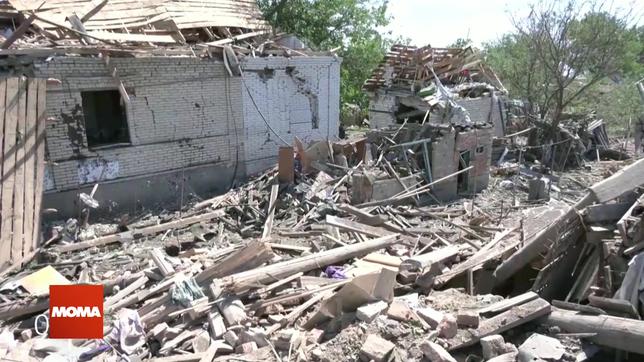Zerstörte Häuser nach Raktenangriffen in Drushivka