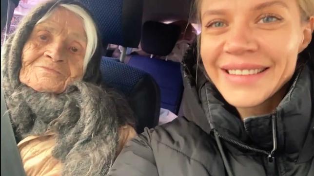 Julia Onuchova und ihre 91jährige Großmutter