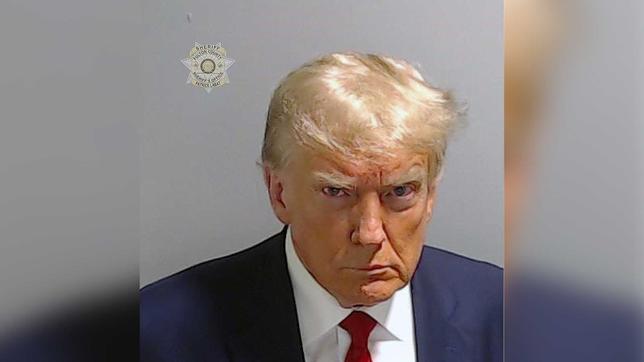 Donald Trump, nachdem er sich beim Fulton County Jail in Atlanta gestellt hat
