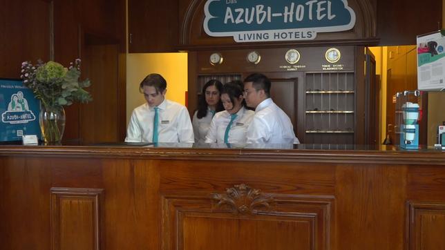 MOMA-Reporter: Azubis managen Hotel