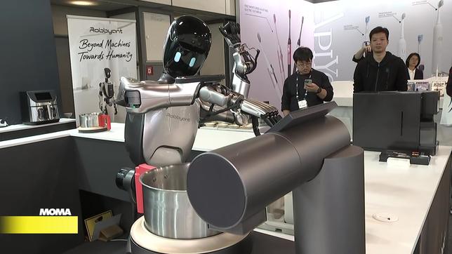 Küchenroboter mit menschenähnlichem Antlitz