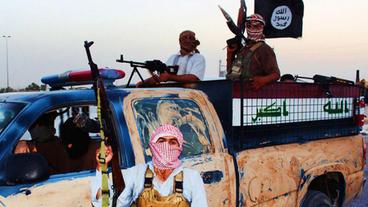 Bewaffnete ISIS-Kämpfer