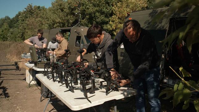 Ukrainische Soldaten testen Abwehr-Drohnen