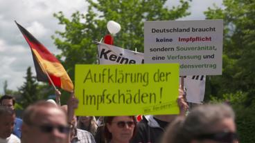 Teilnehmer einer Demonstration gegen staatliche Corona-Maßnahmen