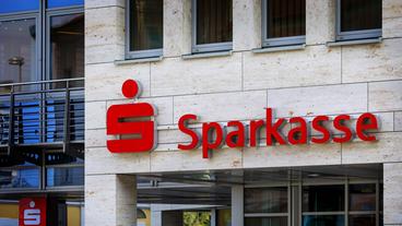 Schriftzug Sparkasse an einem Gebäude