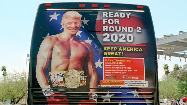 Wahlwerbung für Donald Trump auf einem Bus