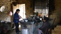 Gao Meihua und ihre Nachbarin beim Kochen