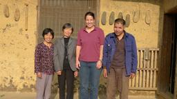 Gruppenfoto:  Gao Meihua, Ärztin Li Juying, Korrespondentin Ariane Reimers und Gao Meihuas kranker Mann Ye Keyun