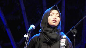 Bild: NDR Firdda Kurnia auf der Bühne