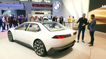 Ein Auto von BMW auf der Messe IAA.