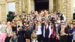 Tweedrun in Glasgow. Junge Leute zelebrieren den Tweed und die schottische Identität. Die meisten sind jung pro-europäisch und für die schottische Unabhängigkeit.