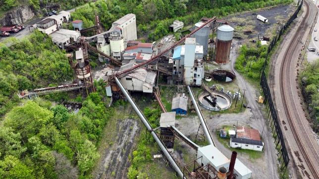 Ehemaliger Industriestandort, der verfällt.