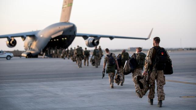 Der Afghanistan-Einsatz der Bundeswehr endet. Camp Marmal, einst größter Bundeswehr-Stützpunkt außerhalb Deutschlands, ist geräumt und an die afghanischen Sicherheitskräfte übergeben. 