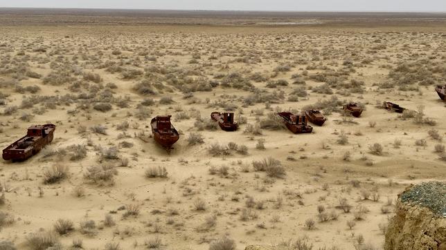 Schiffe am ausgetrockneten Aral
