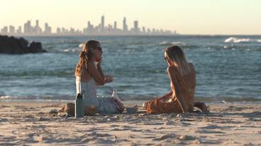 Teegan und Meg am Strand 