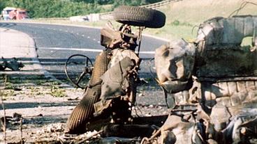 Bild: NDR Durch eine Bombe zerstörter Bus