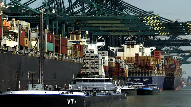Container-Terminal am Hafen in Antwerpen