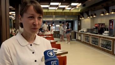 Bild: NDR Eine Frau spricht in die Kamera