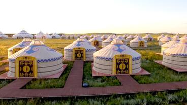 Bild: NDR Viele Jurten in der Steppe