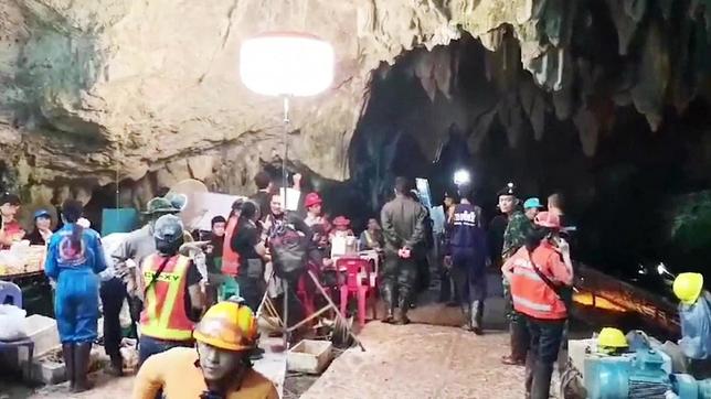 Rettungskräfte in der Tham-Luang-Höhle