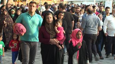 Bild: BR Passanten in Mashad