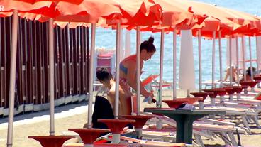 Liegen am Strand in Italien