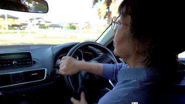 Bild: NDR Seniorin am Steuer