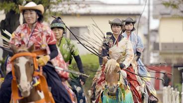 Samurai-Reiterinnen mit Pfeil und Bogen
