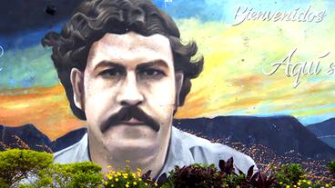 Drogenboss Pablo Escobar auf eine Hauswand gemalt.