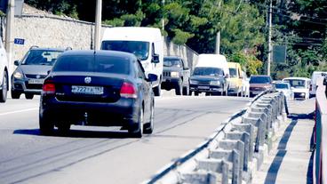 Autos auf der Krim-Brücke