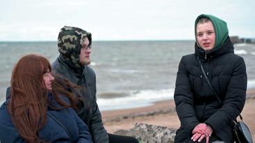 Bild: NDR Drei Personen am Wasser