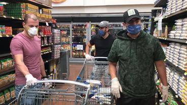 Bild: SWR Arturo Islas im Supermarkt