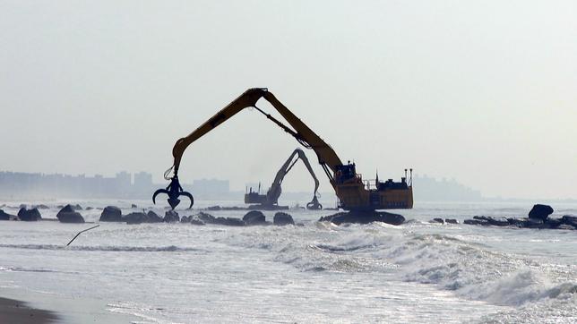 Bagger am Strand.