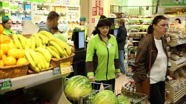 "Wir lieben Russland", so wirbt die Supermarktkette Wkuswil, Lebensmittel made in Russland.