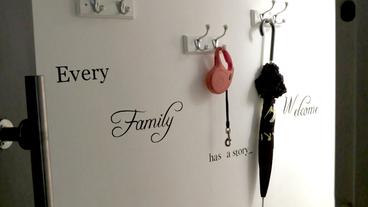 Wandtattoo mit der Aufschrift: Jede Familie hat eine Geschichte.
