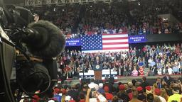 Dreharbeiten bei einem Auftritt von Präsident Trump vor Tausenden von Anhängern in Kentucky.