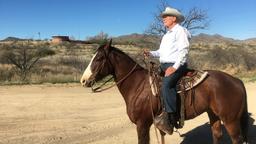 Cowboy Jim Chilton in Arizona. Auch mit 77 Jahren ist Jim noch auf dem Pferd unterwegs, um Drogenschmuggler aus Mexiko abzuschrecken, die über seine Ranch in die USA kommen.