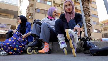 Ägypten: Auch viele junge Frauen schließen sich der Bewegung an, sie suchen Freiheit.