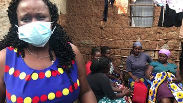 Nairobi: Im Armenviertel informiert Margaret Kilonzo die Bewohner über Hygienemaßnahmen