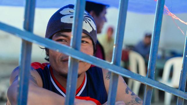 Mann hinter Gittern 