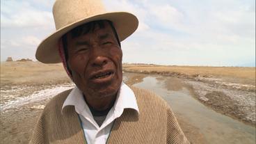 Bolivien: Wenn der Bauer auf seine Felder fährt, erinnert ihn das an das extreme Klima 