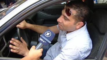 Bild: BR Ein Autofahrer klagt über die Versorgungslage