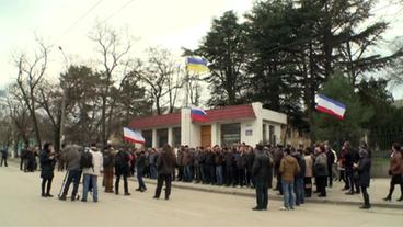 Bild: Foto: BR Russische Fahnen gegen ukrainische