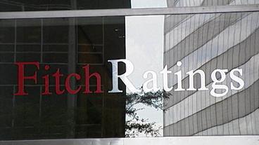 Ein Schild von "Fitch Ratings"