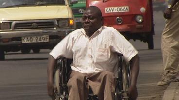 Stephen Odongo im Rollstuhl