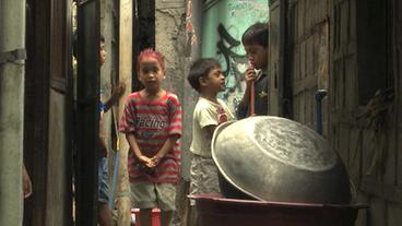 Bild: BR Gasse im Slum